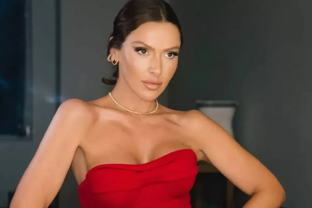 Hadise Rahatsızlandı, Antalya Konseri Öncesi Açıklama Yaptı